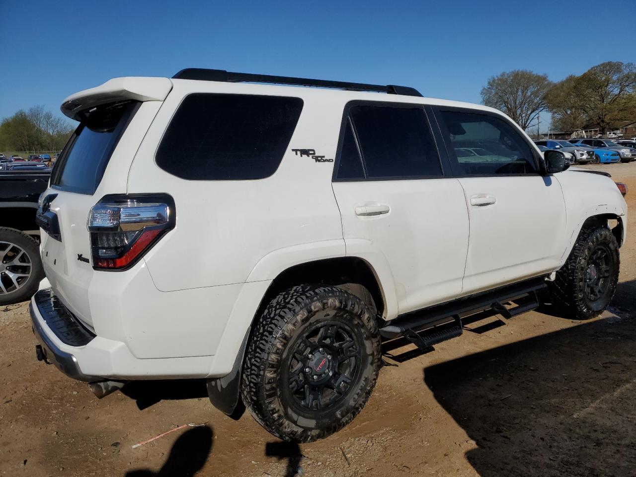 2022 TOYOTA 4RUNNER SR - Фото 3