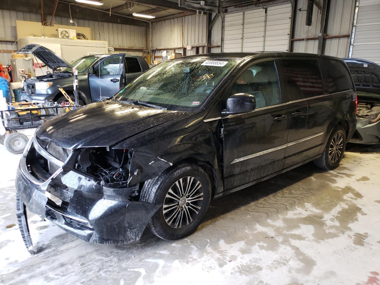2014 CHRYSLER TOWN & COU
