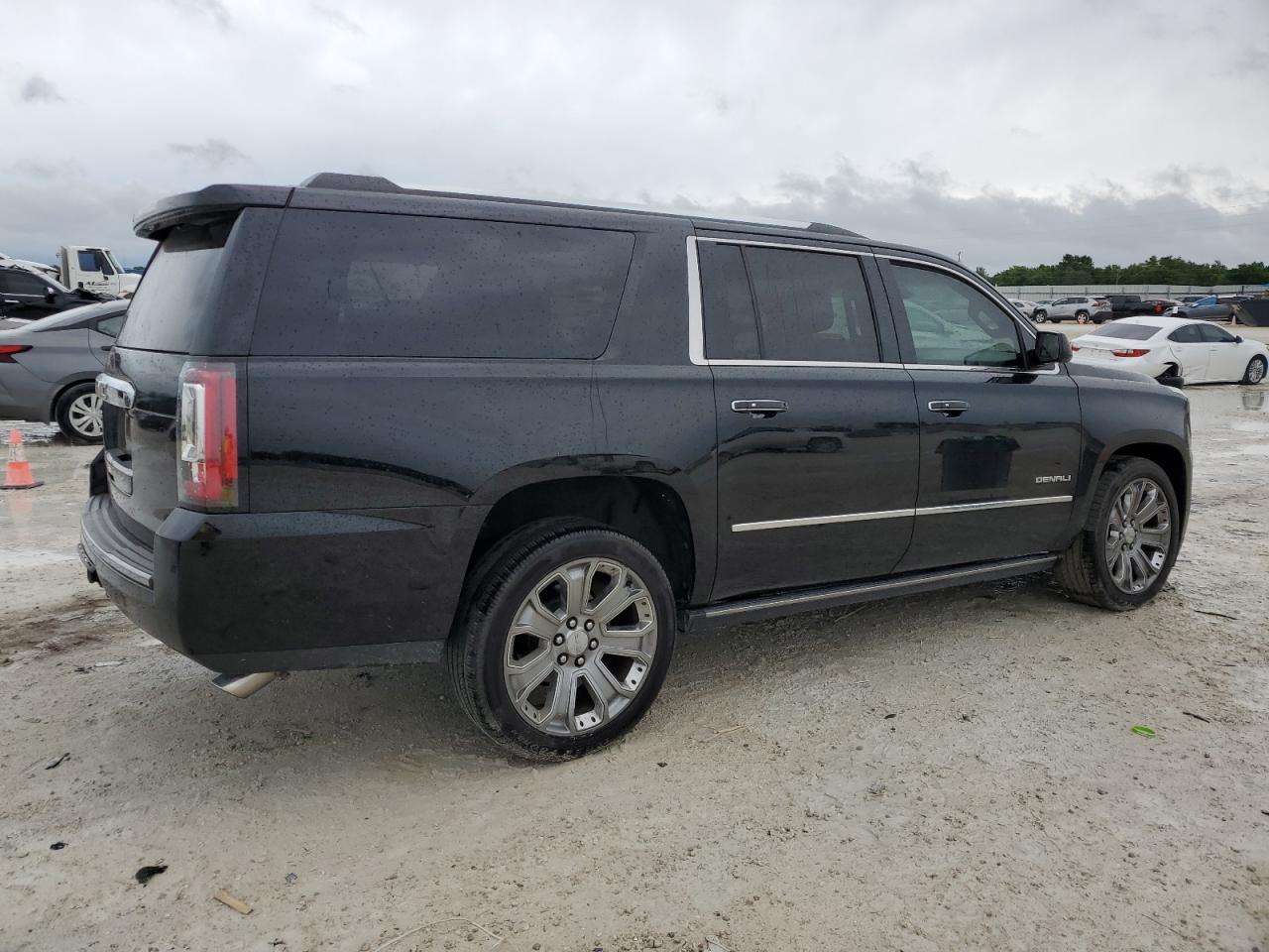 2016 GMC YUKON XL D - Фото 3