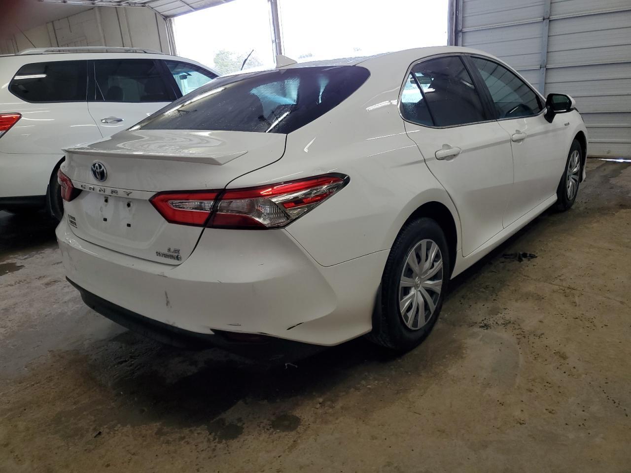 2019 TOYOTA CAMRY LE - Image 3