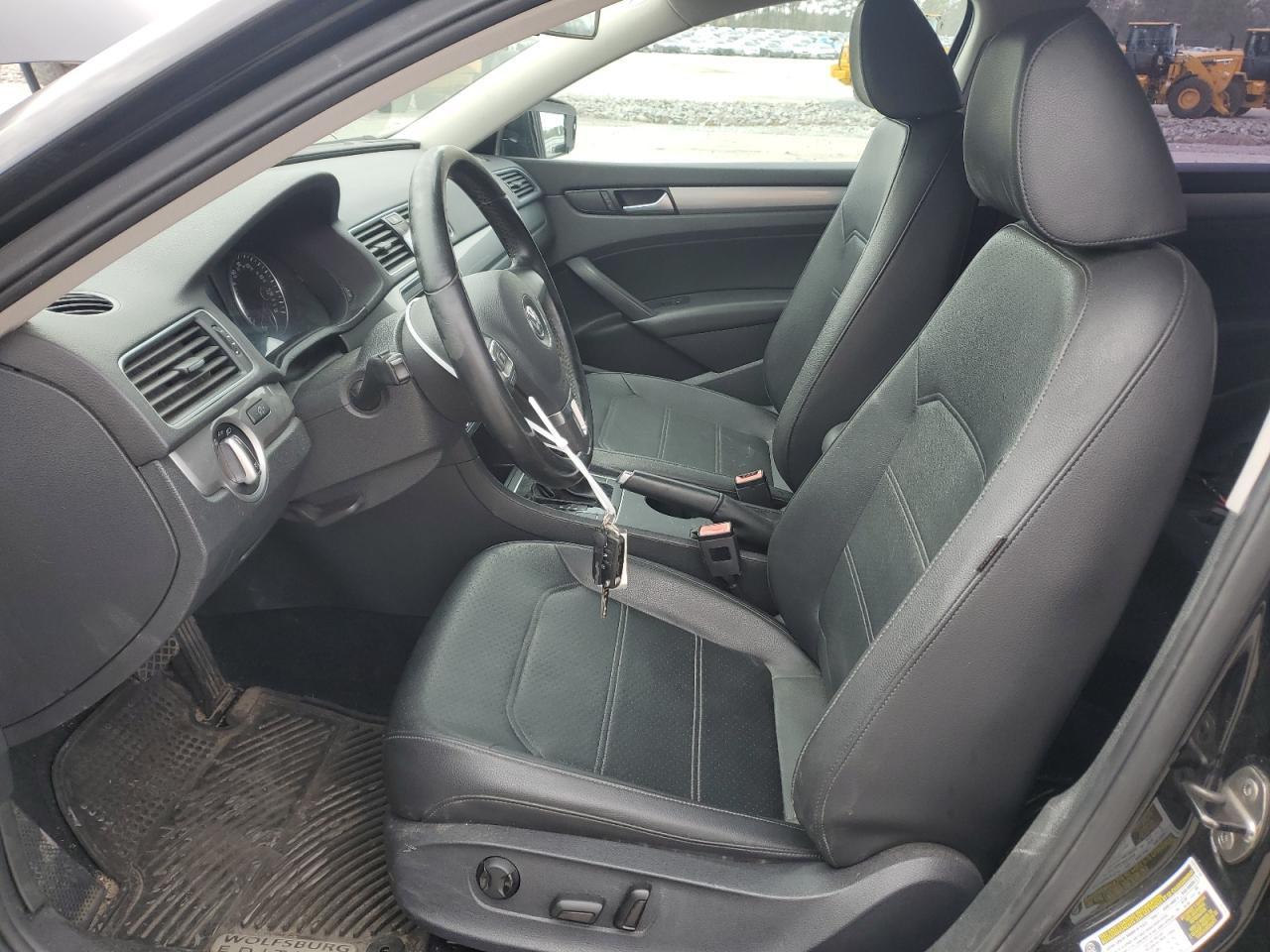 2014 VOLKSWAGEN PASSAT S - Image 7