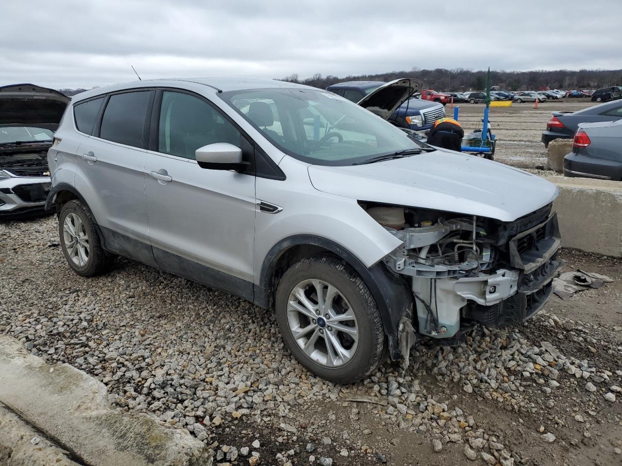 2017 FORD ESCAPE SE - Фото 4