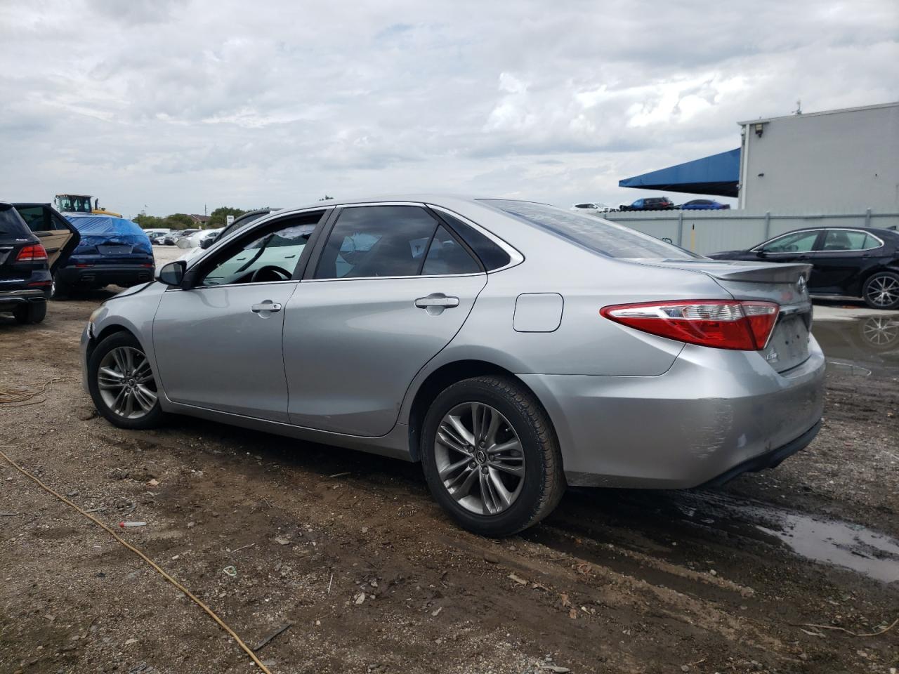 2016 TOYOTA CAMRY LE - Фото 2