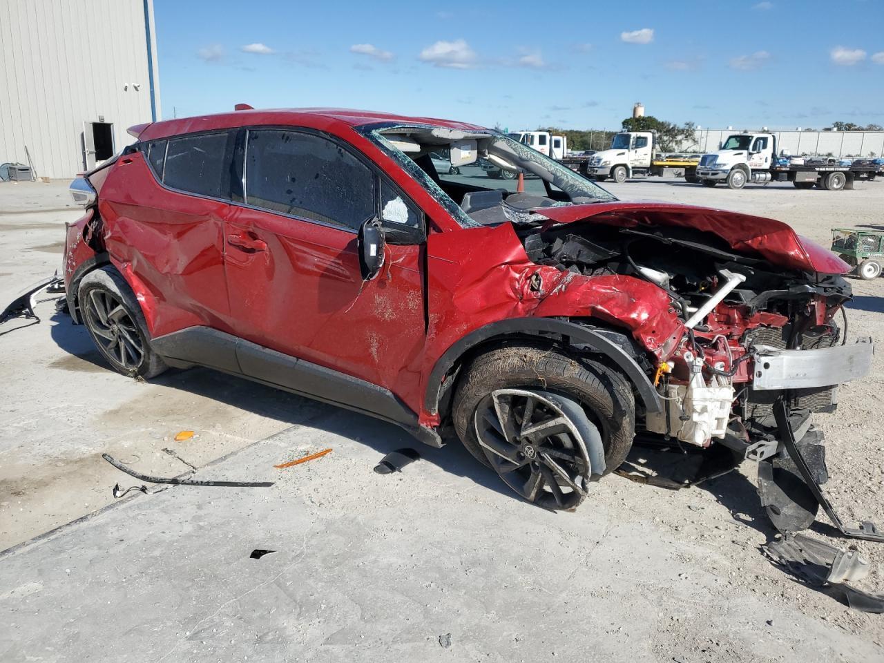 2021 TOYOTA C-HR XLE - Фото 4