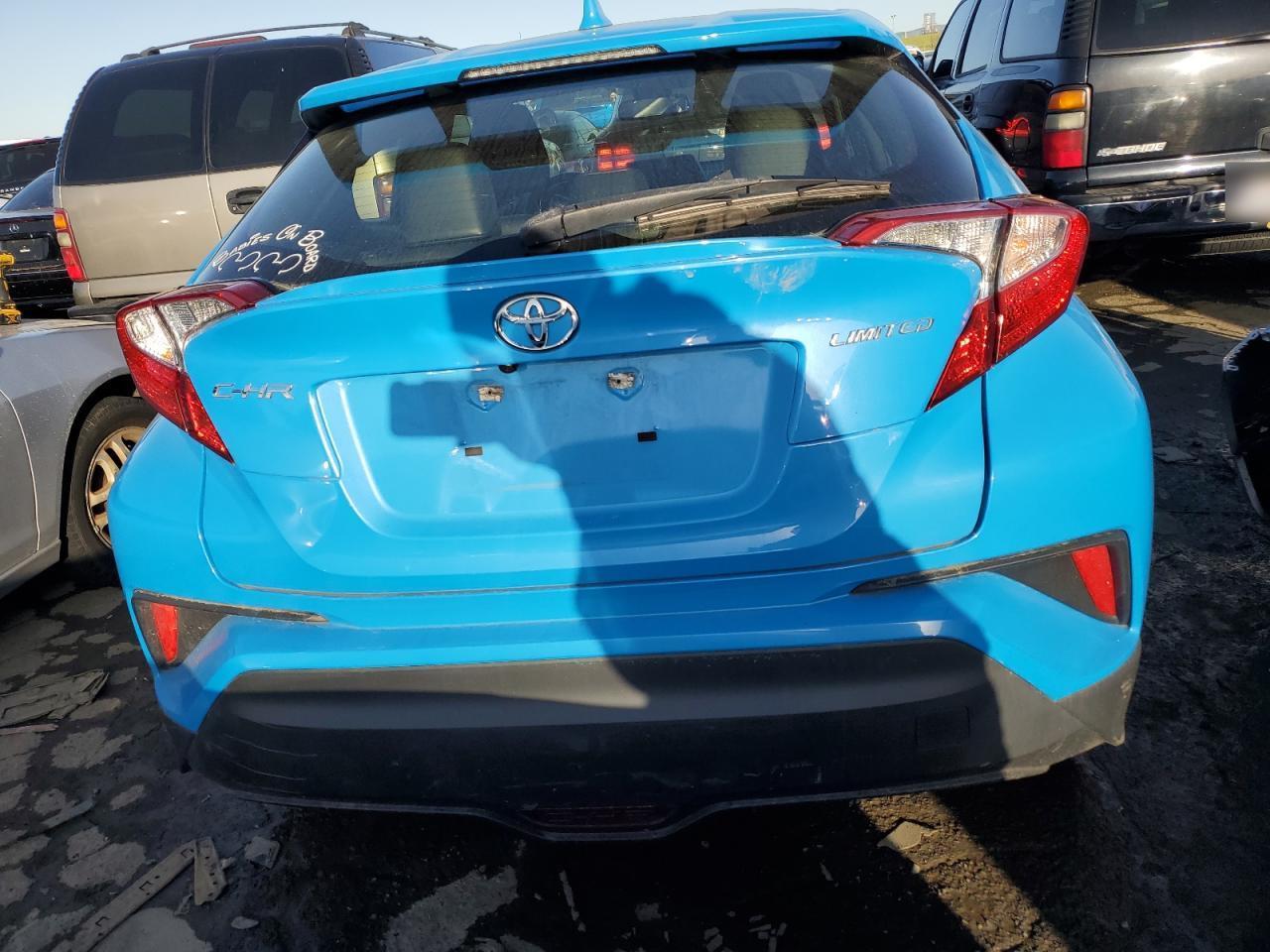 2019 TOYOTA C-HR XLE - Фото 6