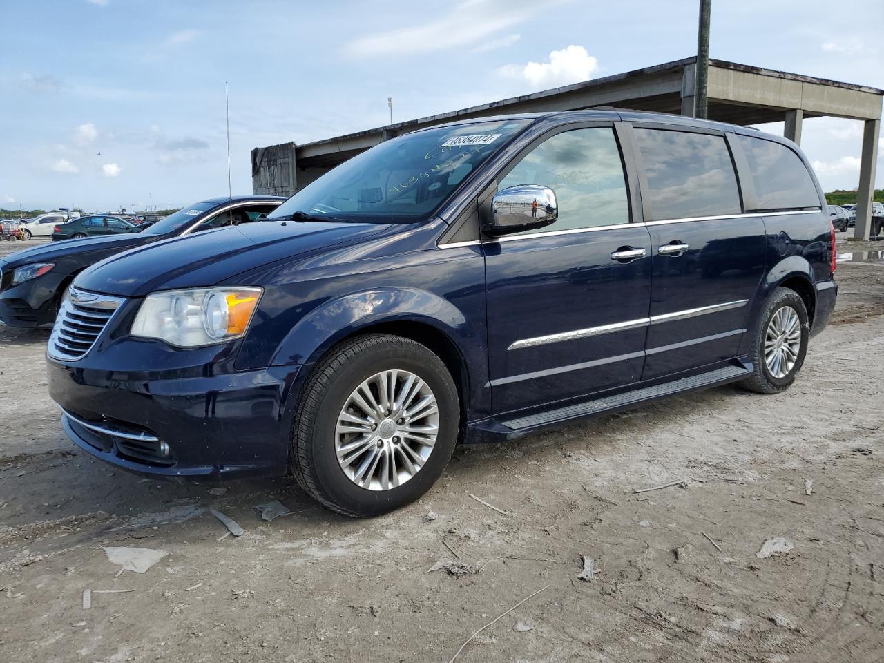 2013 CHRYSLER TOWN & COU car image