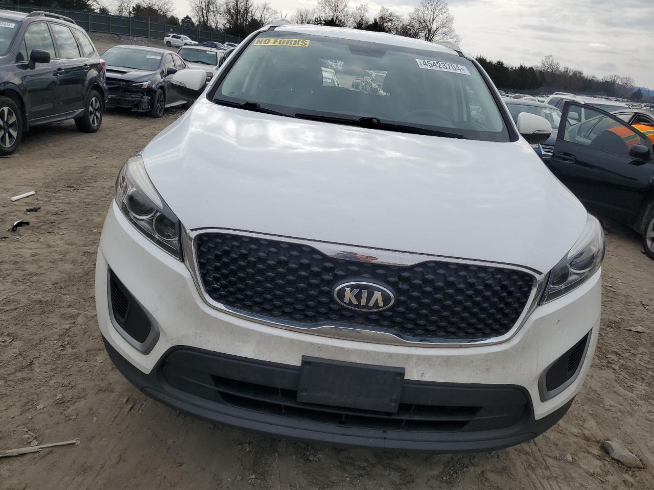 2017 KIA SORENTO LX - Image 5