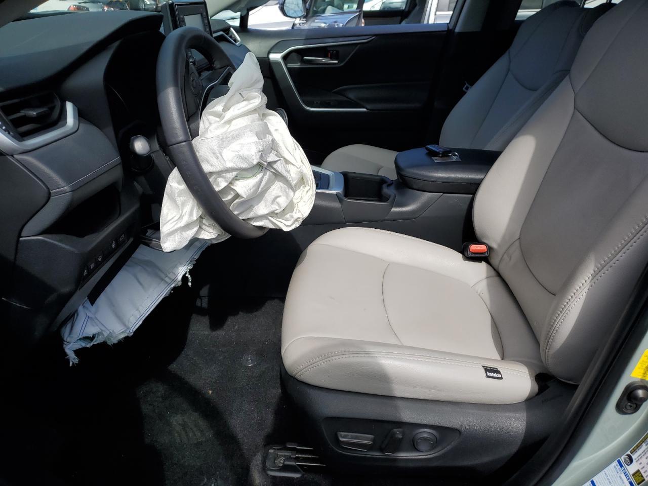 2022 TOYOTA RAV4 XLE - Image 7