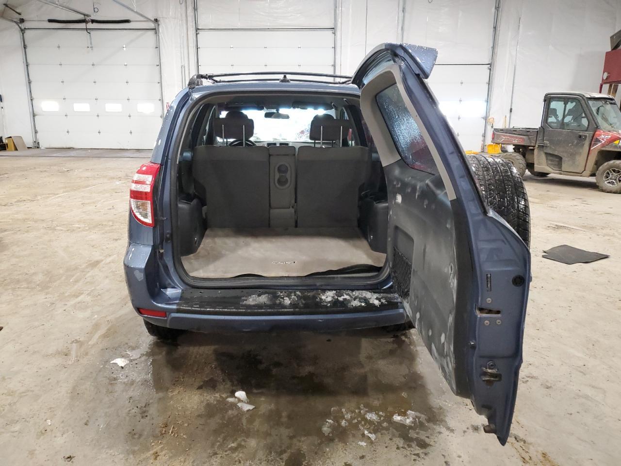 2011 TOYOTA RAV4 - Фото 6