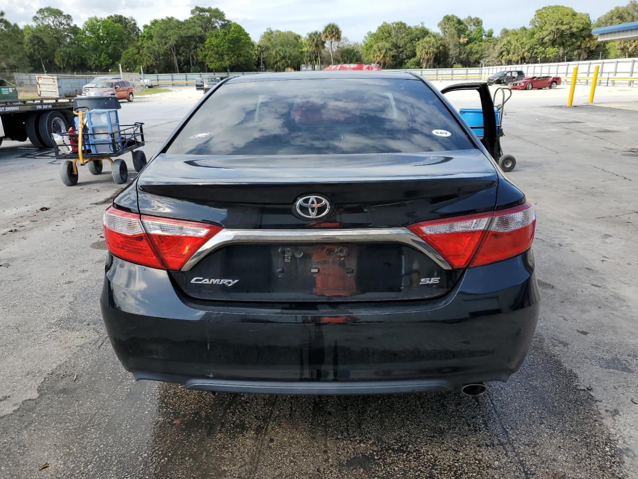2017 TOYOTA CAMRY LE - Image 6