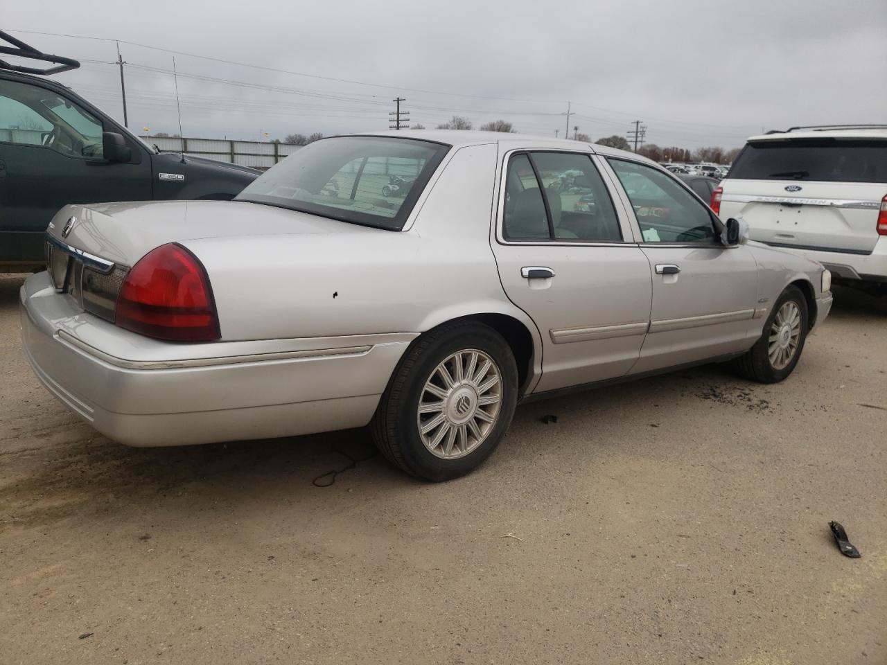 2010 MERCURY GRAND MARQ - Image 3