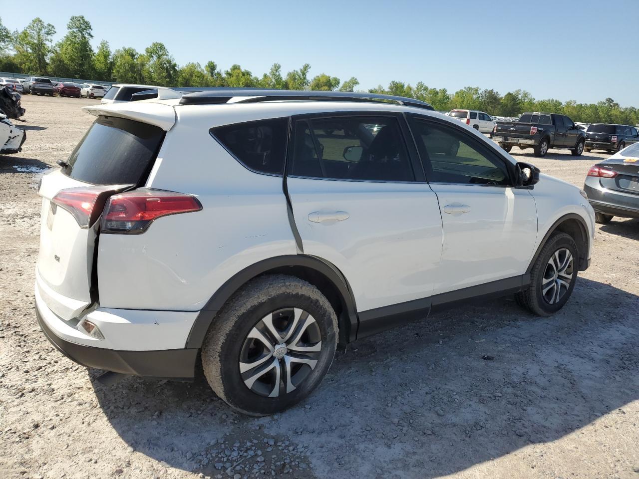 2018 TOYOTA RAV4 LE - Фото 3