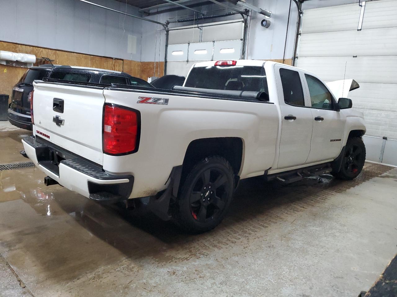 2017 CHEVROLET SILVERADO - Image 3