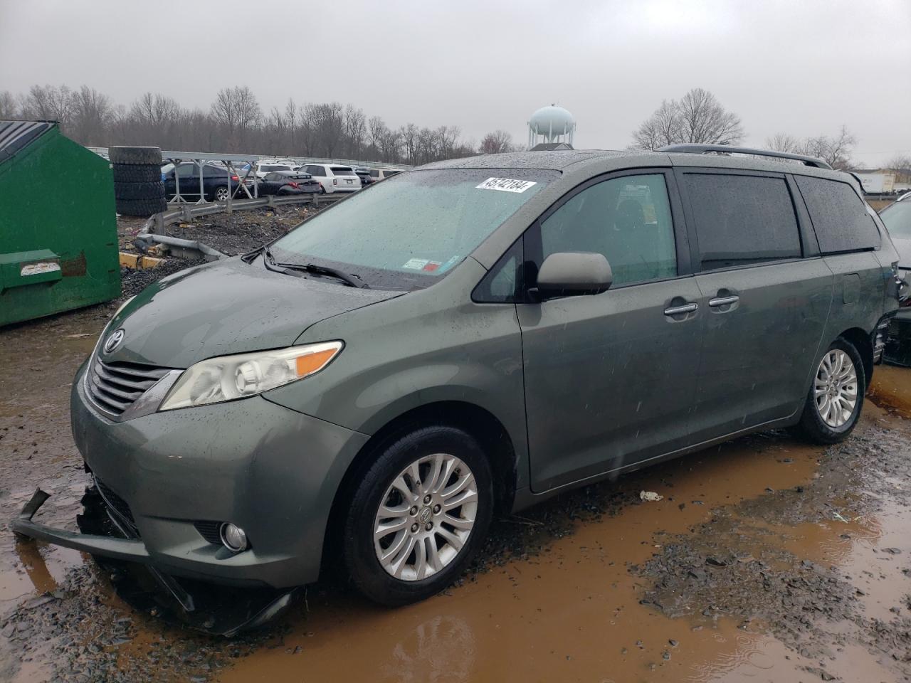 2011 TOYOTA SIENNA XLE
