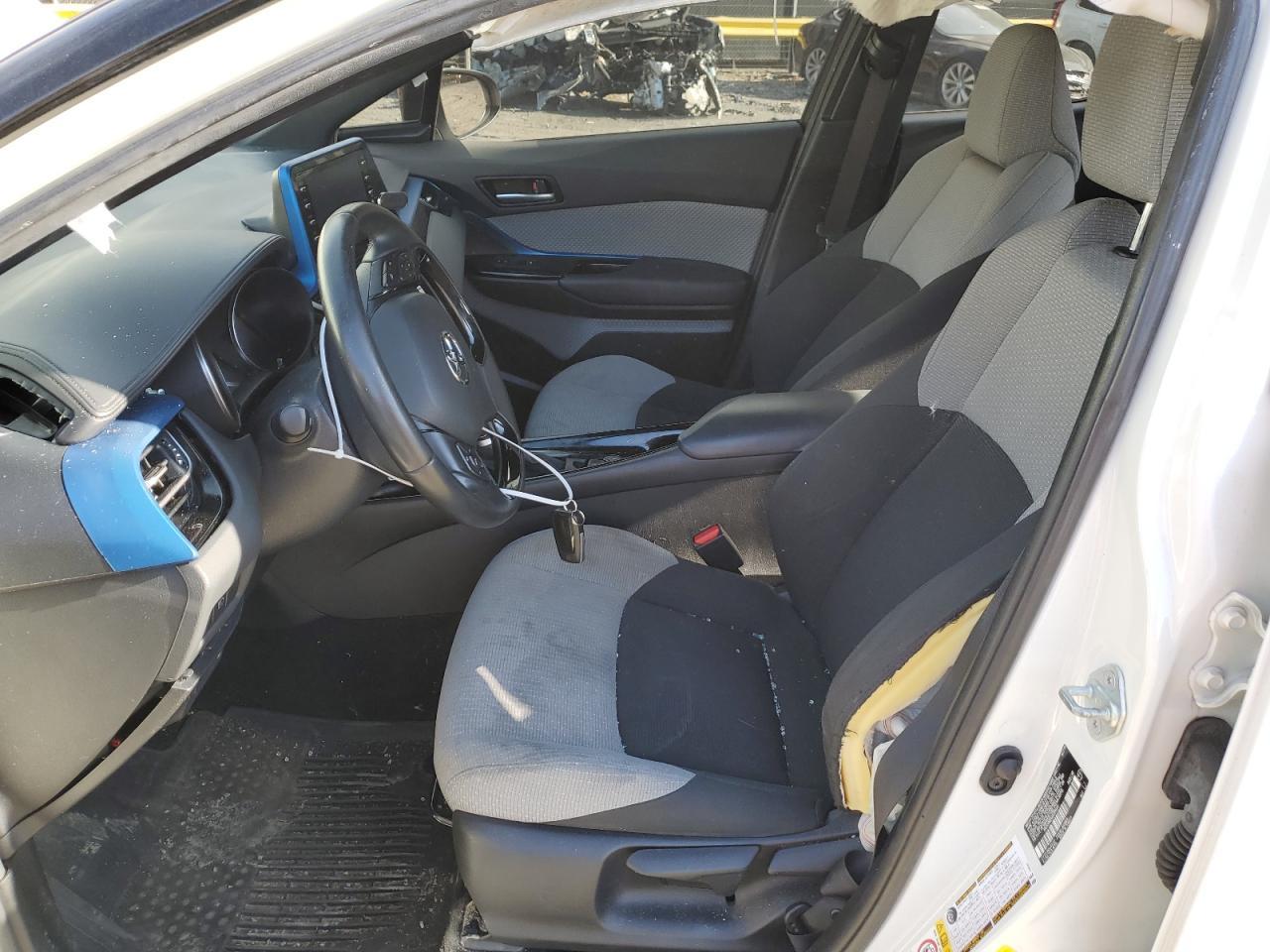 2019 TOYOTA C-HR XLE - Фото 7
