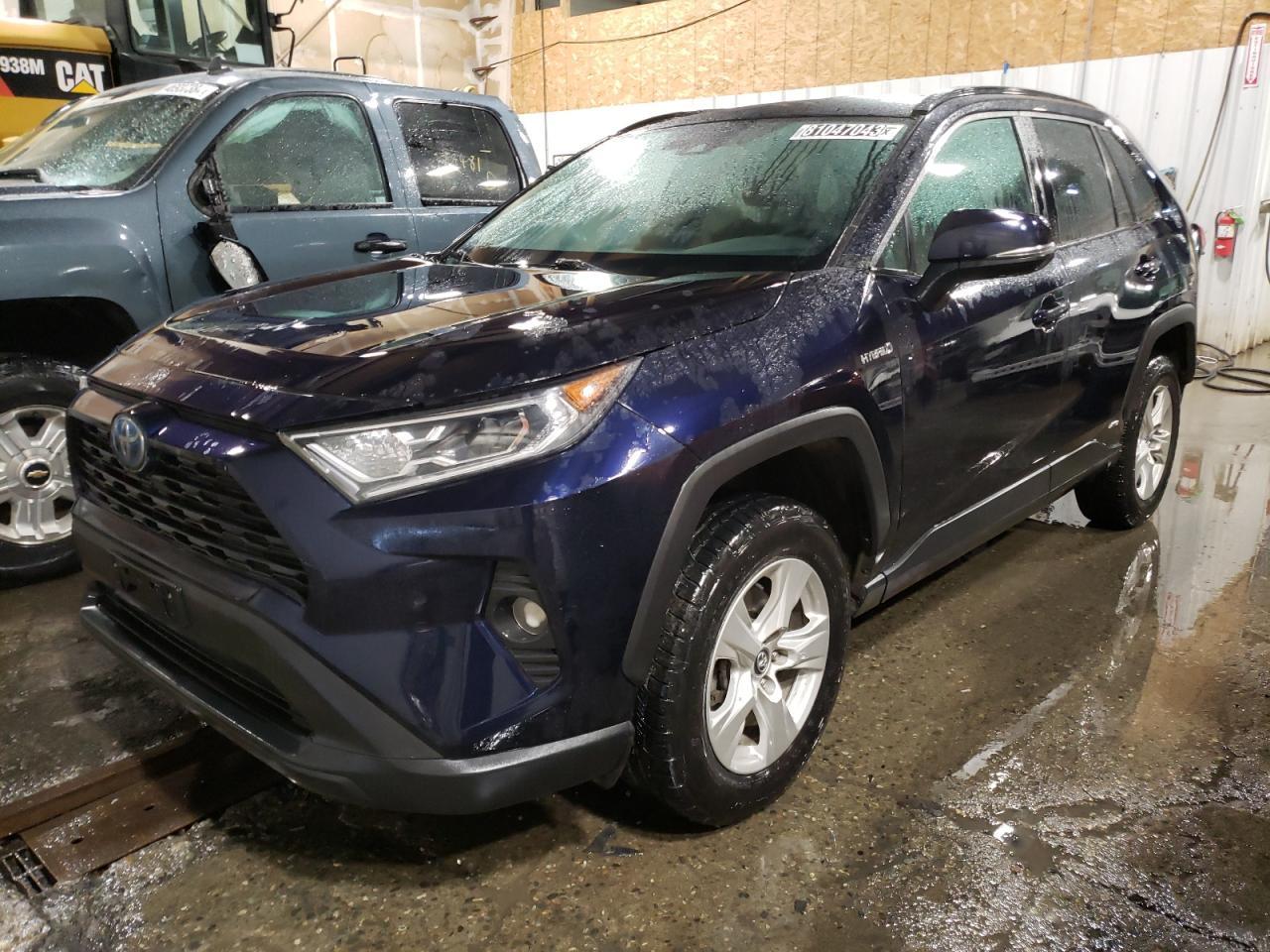 2020 TOYOTA RAV4 XLE car image