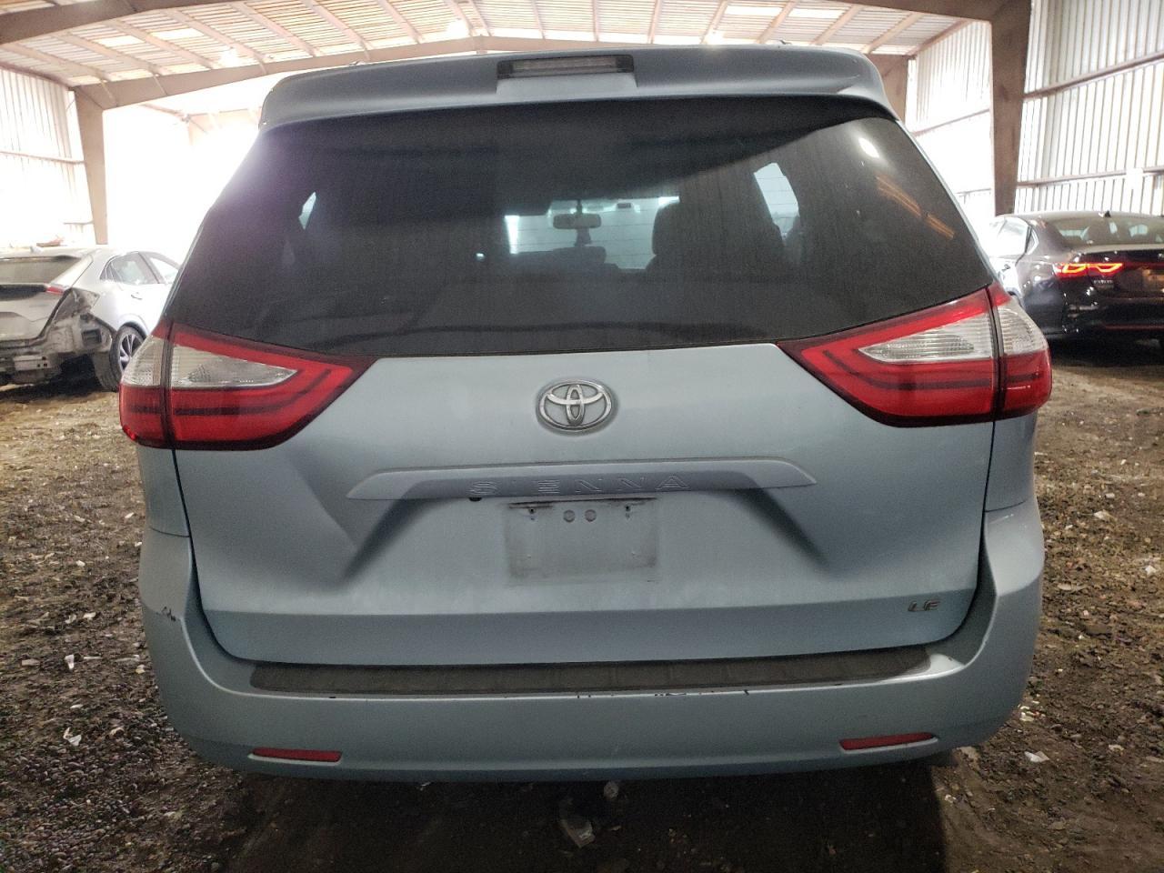 2015 TOYOTA SIENNA LE - Фото 6