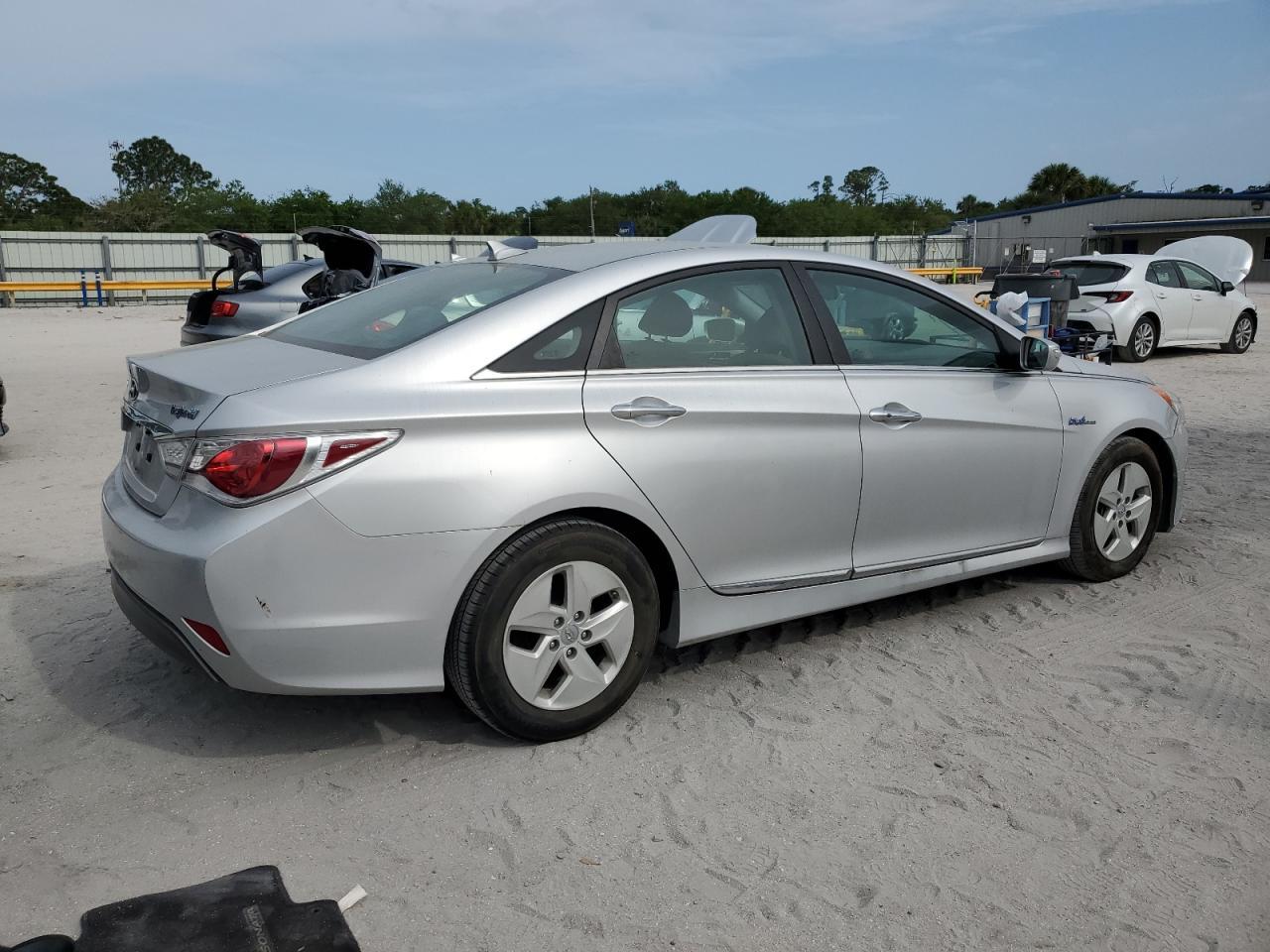 2011 HYUNDAI SONATA HYB - Image 3