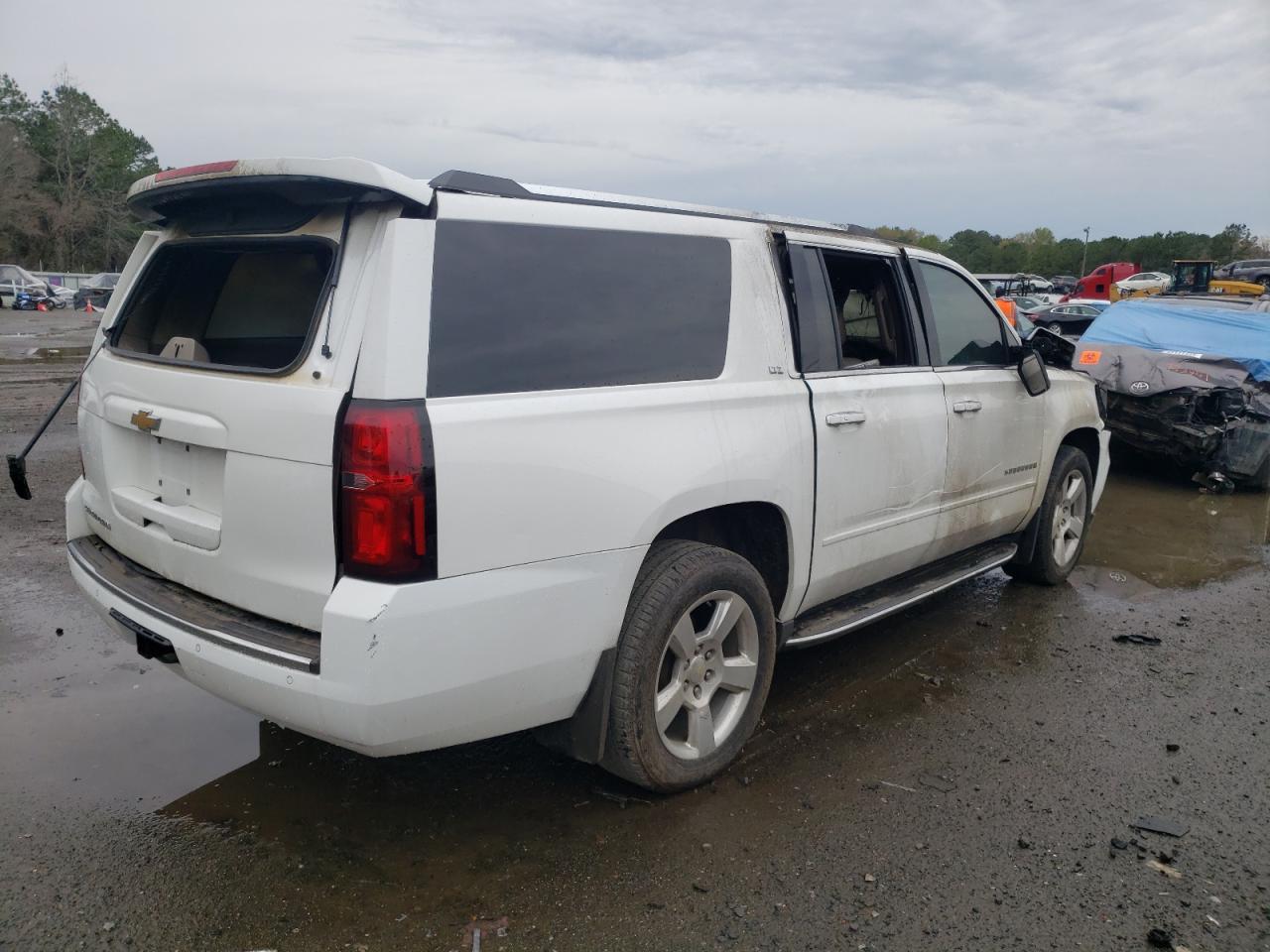 2015 CHEVROLET SUBURBAN C - Фото 3