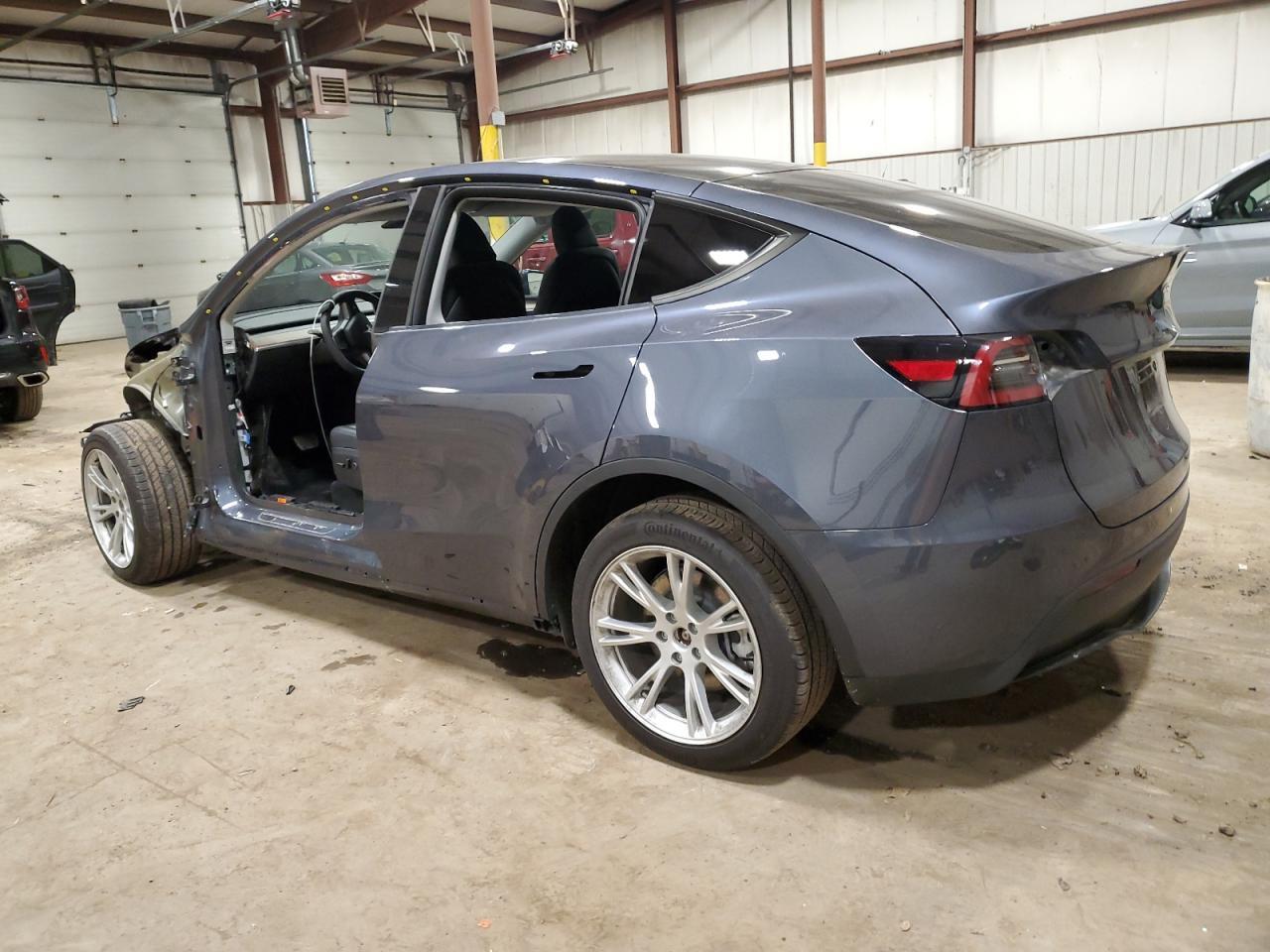 2023 TESLA MODEL Y - Фото 2