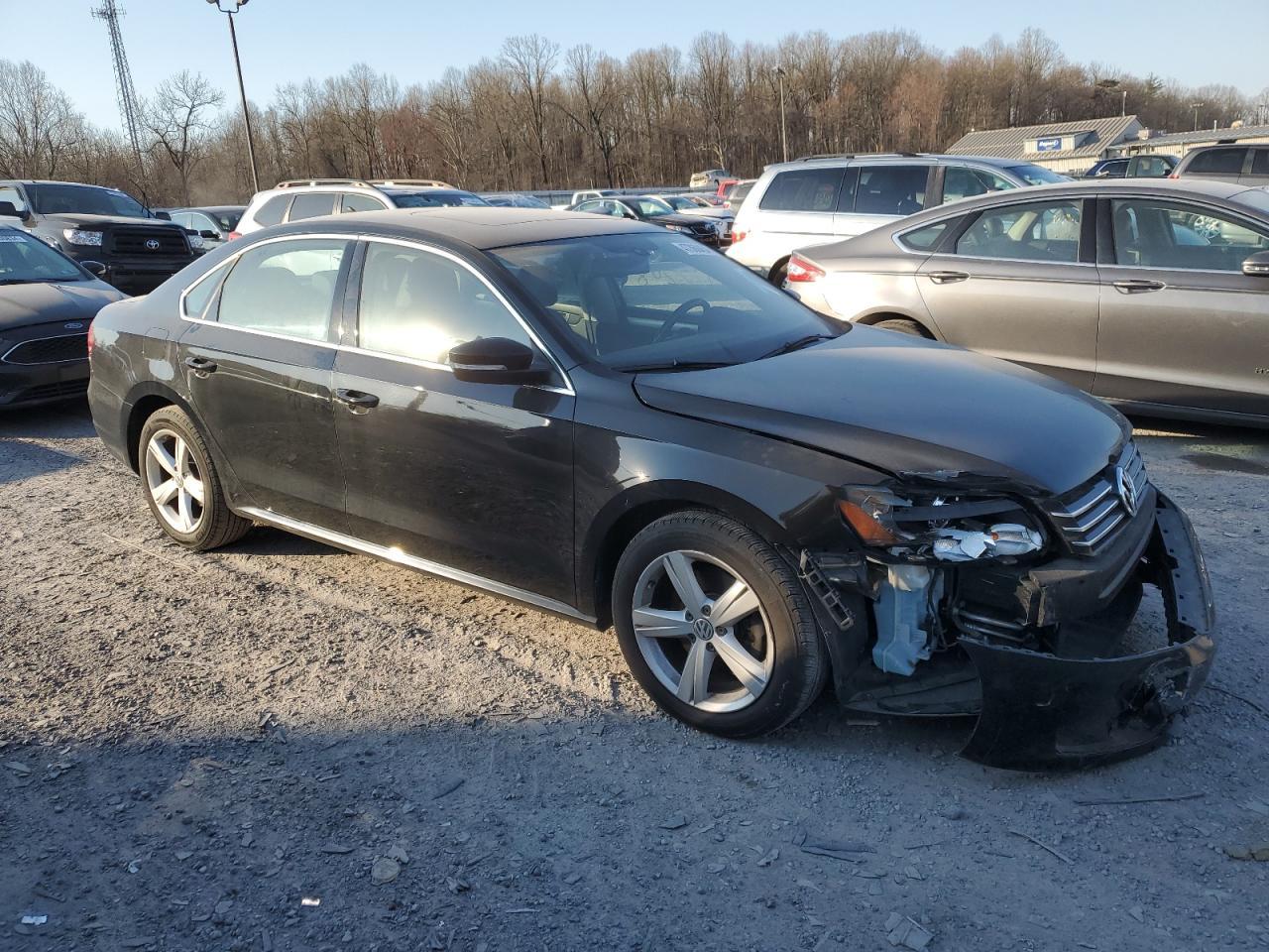 2013 VOLKSWAGEN PASSAT SE - Image 4