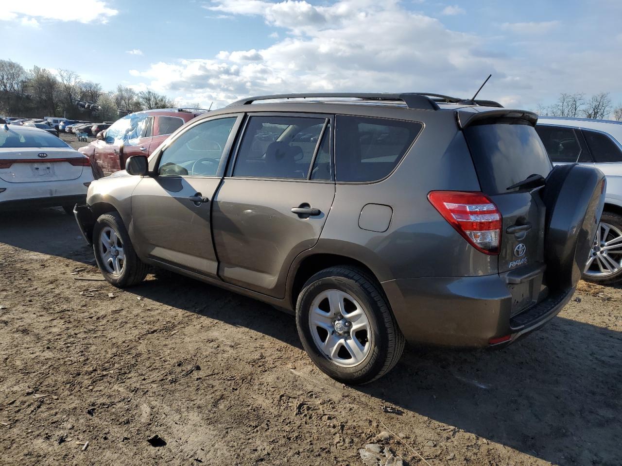 2011 TOYOTA RAV4 - Фото 2