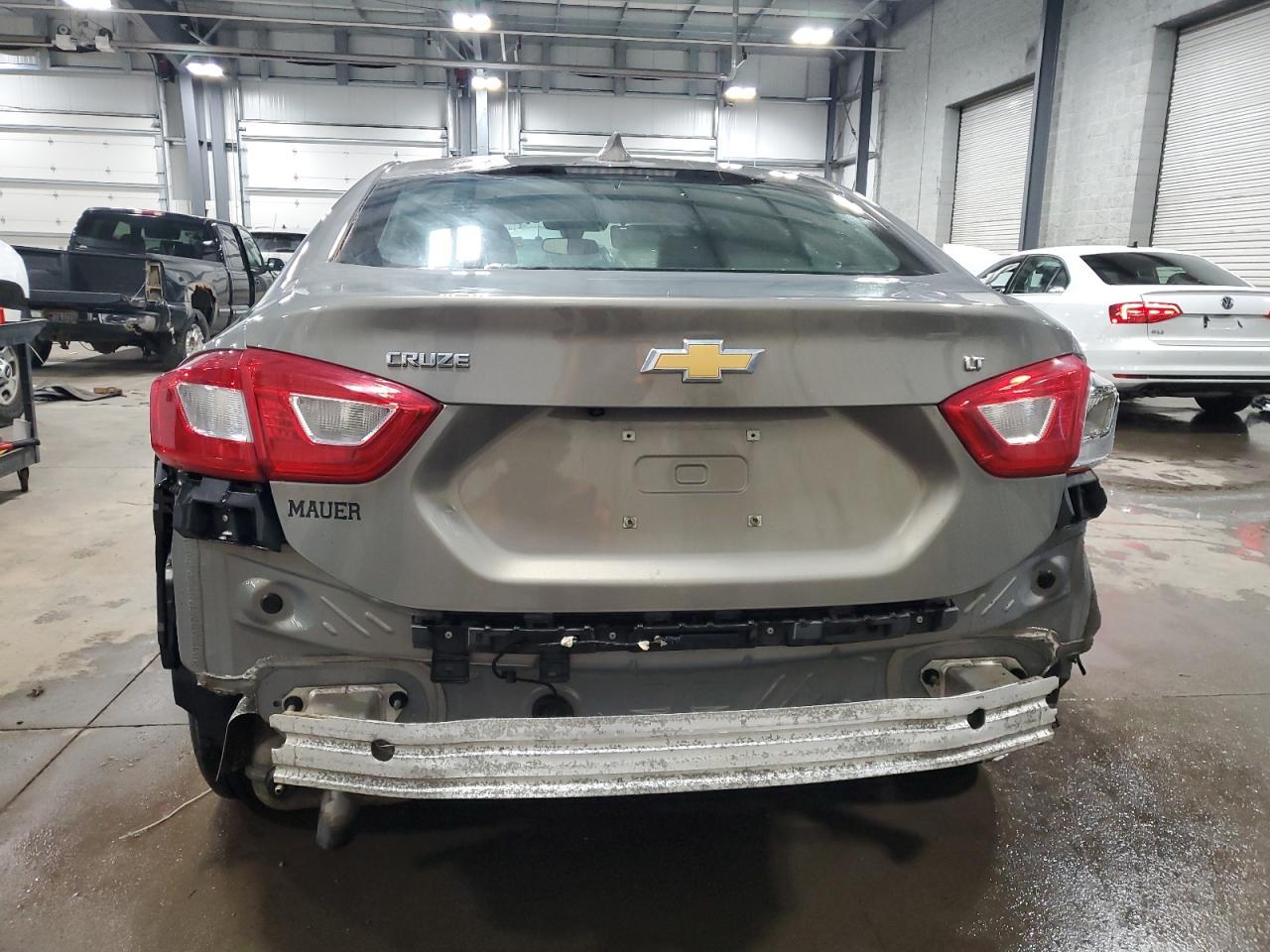 2017 CHEVROLET CRUZE LT - Image 6