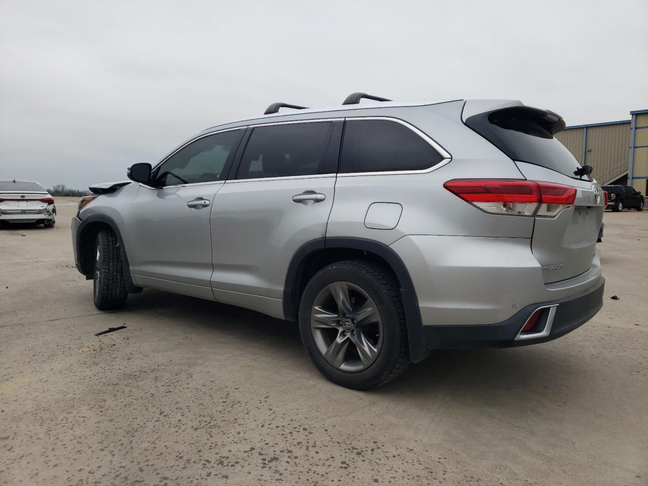 2018 TOYOTA HIGHLANDER - Image 2