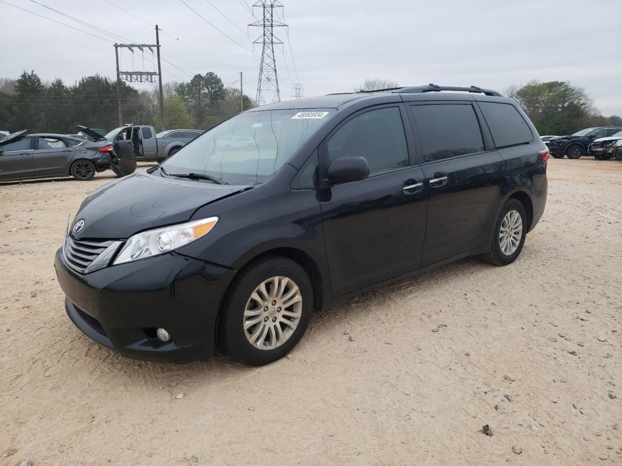 2017 TOYOTA SIENNA XLE car image