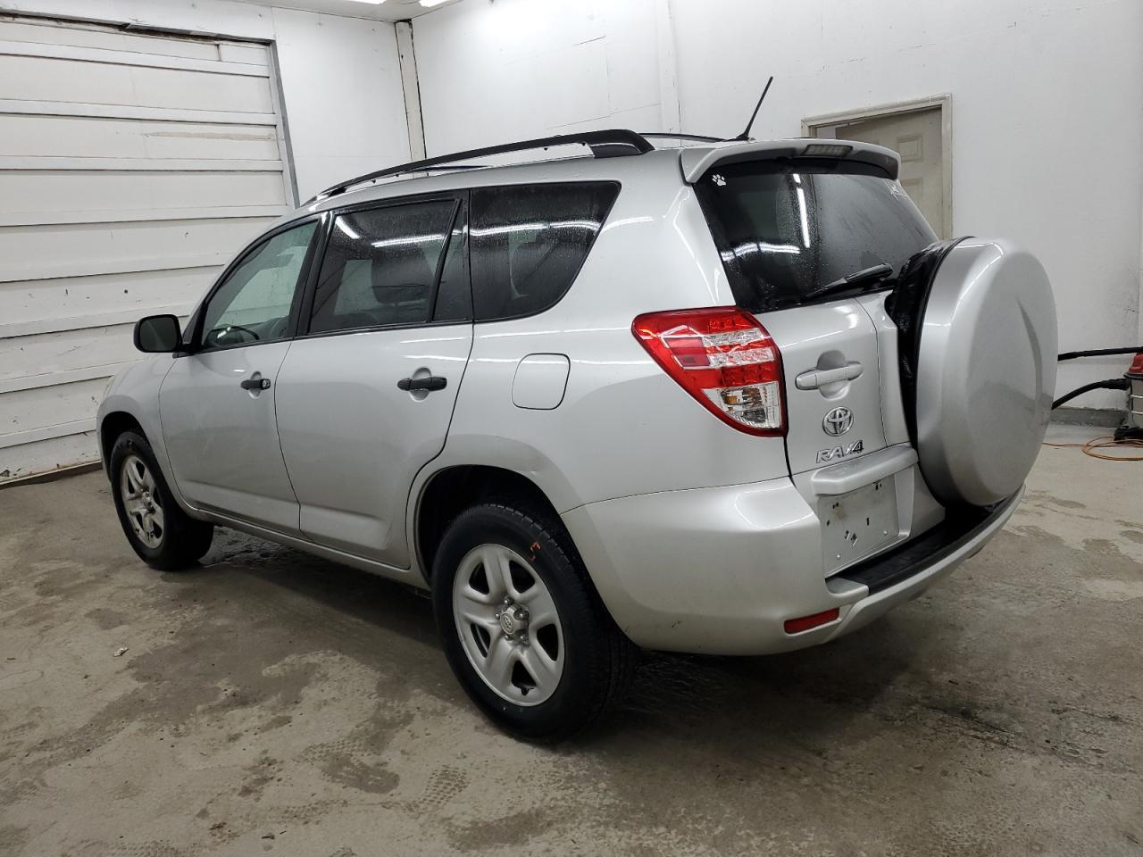 2011 TOYOTA RAV4 - Фото 2