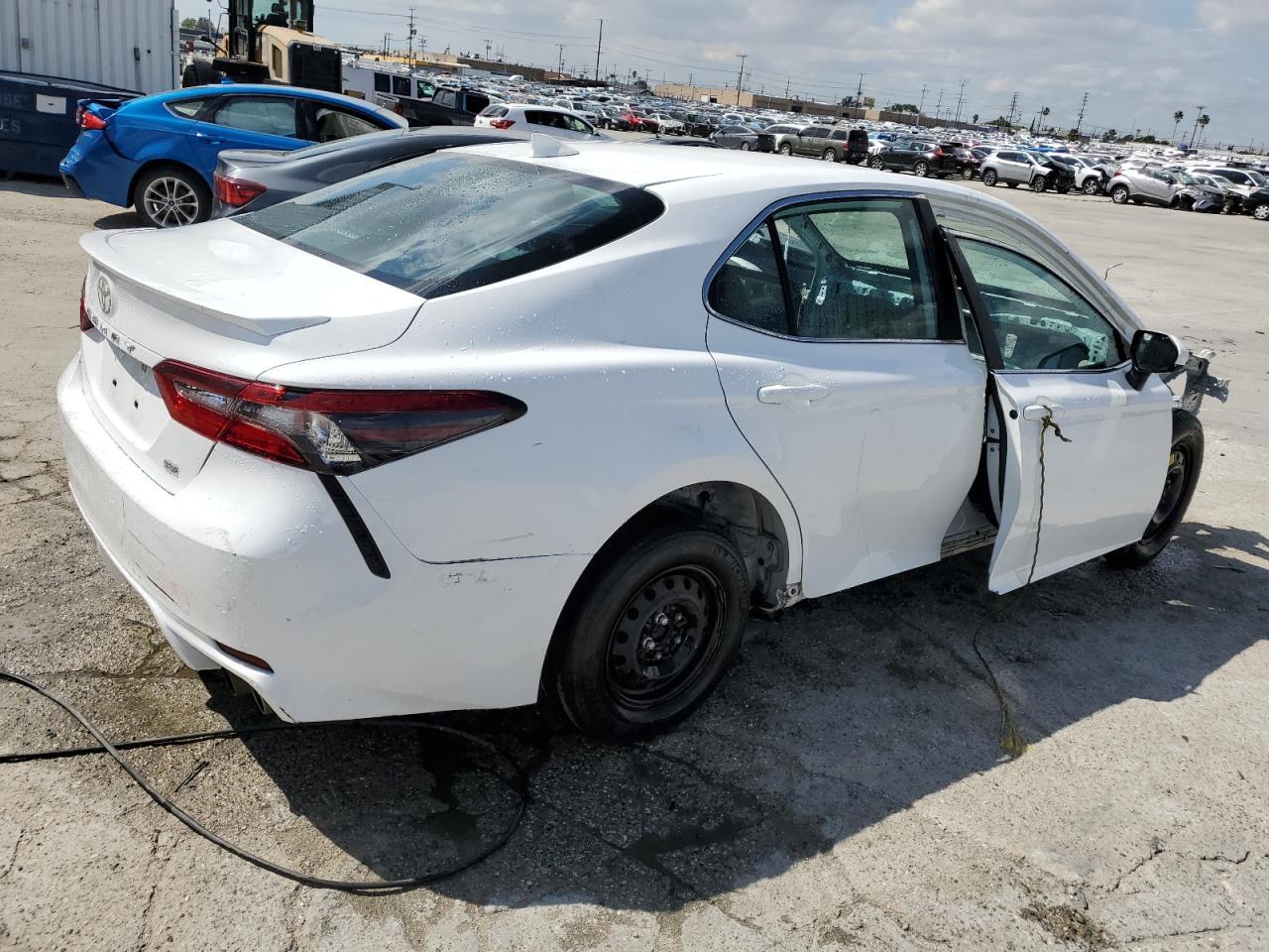 2021 TOYOTA CAMRY SE - Фото 3