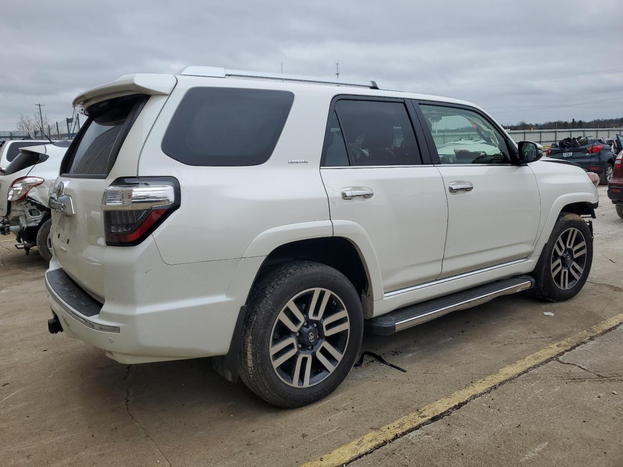 2018 TOYOTA 4RUNNER SR - Image 3