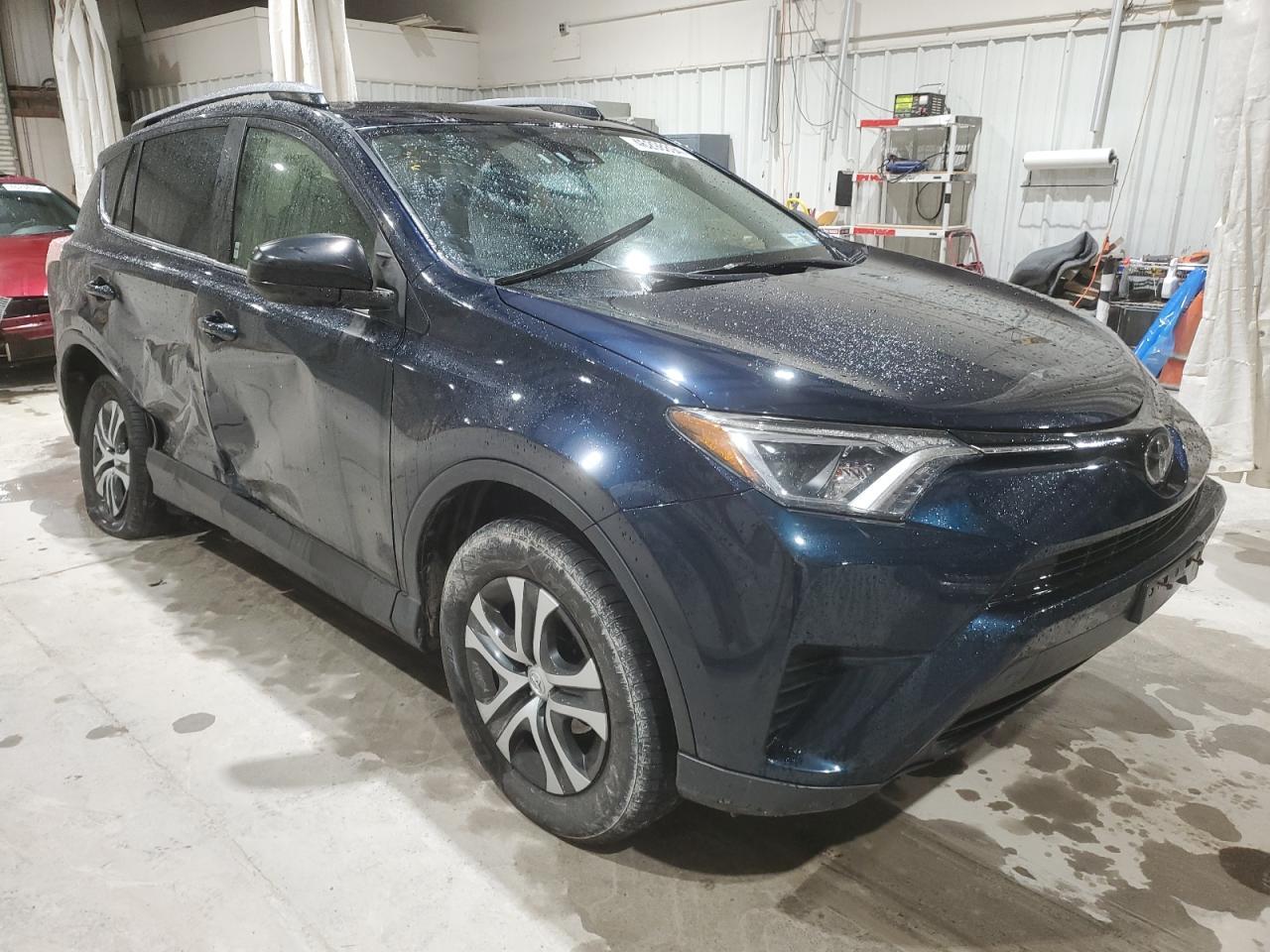 2017 TOYOTA RAV4 LE - Фото 4