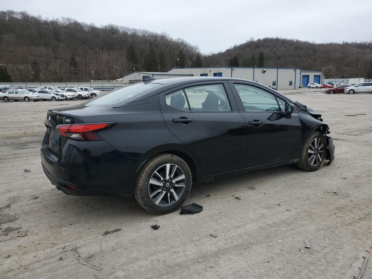 2021 NISSAN VERSA SV - Фото 3