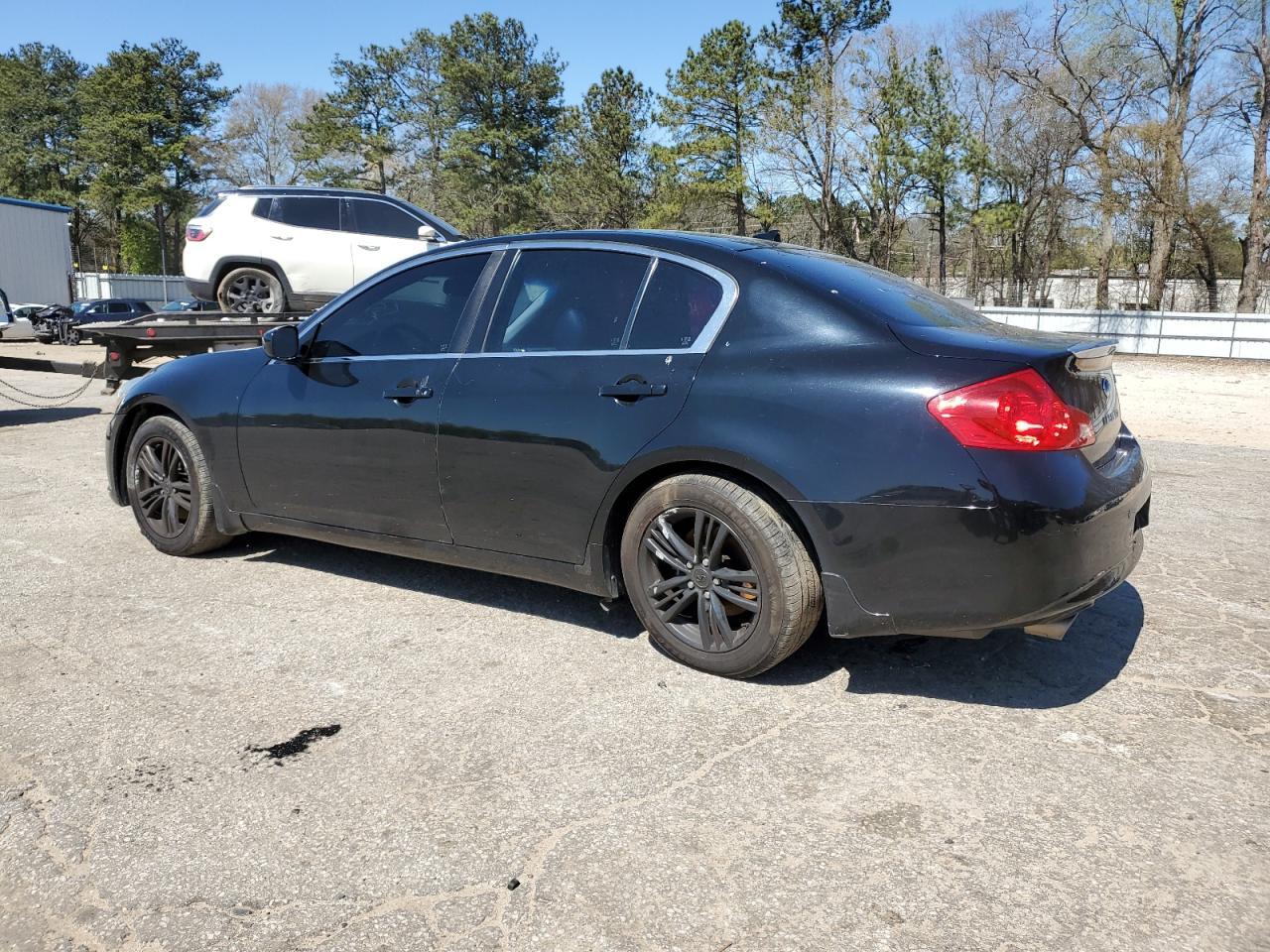 2011 INFINITI G37 - Image 2