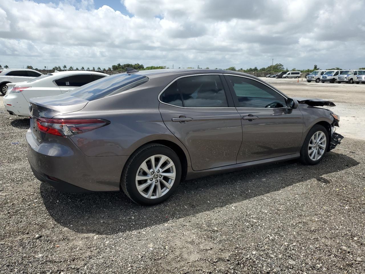 2023 TOYOTA CAMRY LE - Фото 3