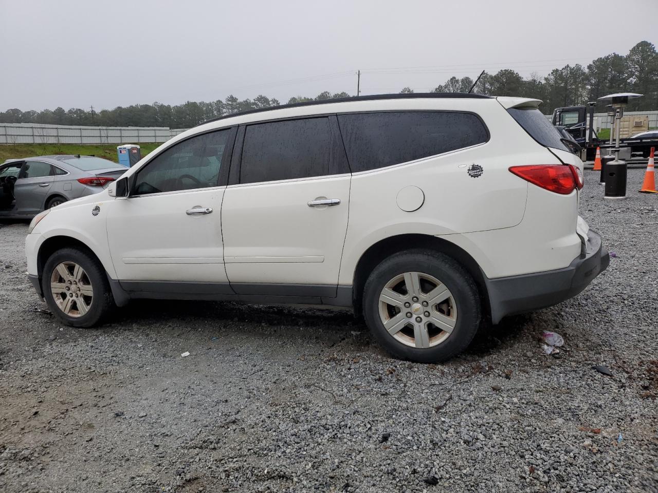 2012 CHEVROLET TRAVERSE L - Image 2