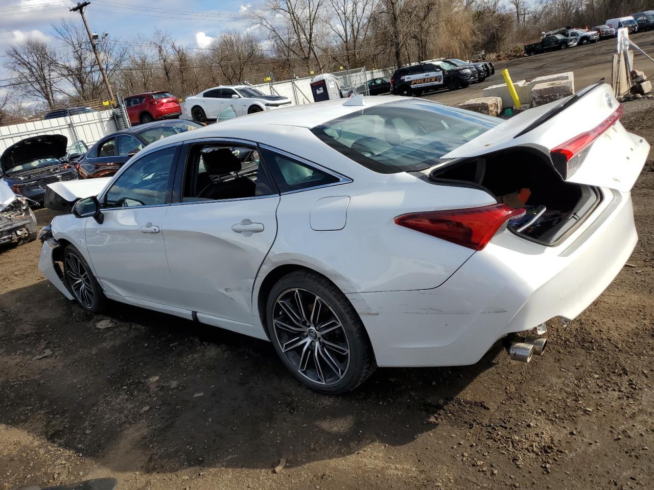 2019 TOYOTA AVALON XLE - Image 2