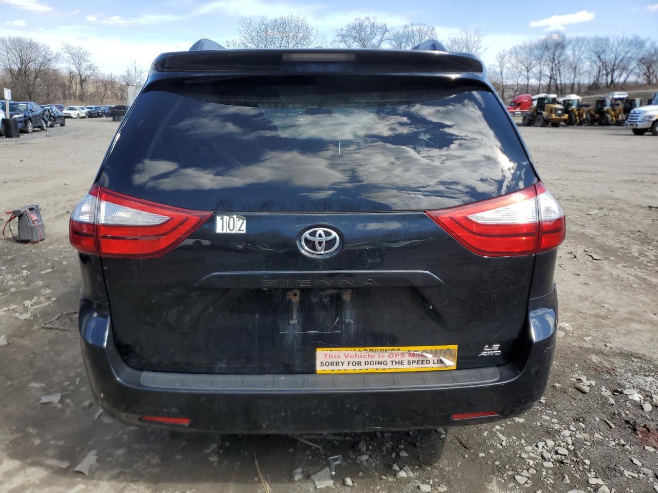 2015 TOYOTA SIENNA LE - Фото 6