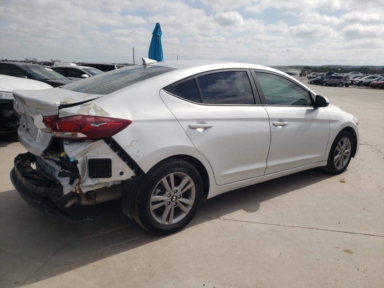 2018 HYUNDAI ELANTRA SE - Фото 3