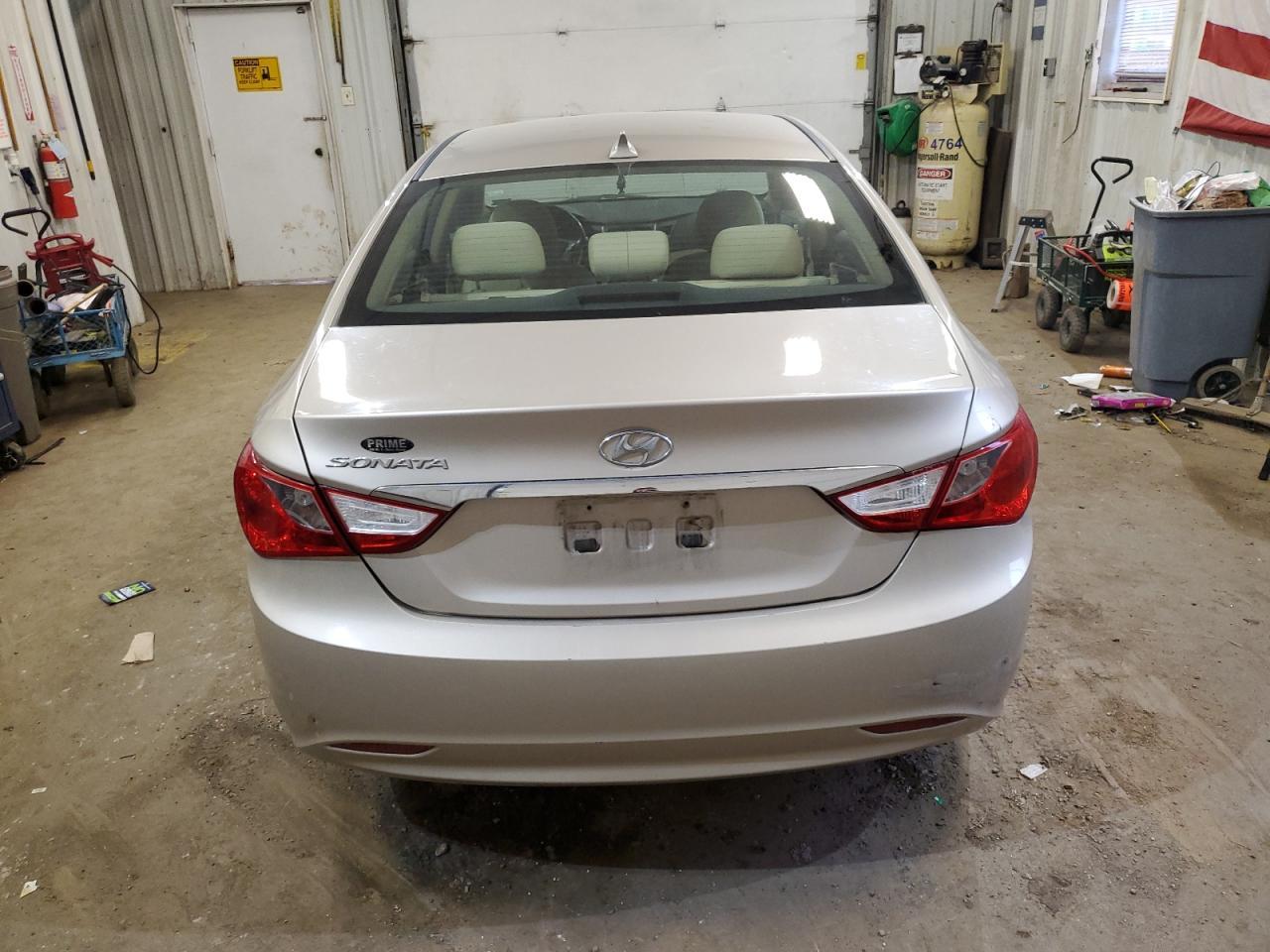 2011 HYUNDAI SONATA GLS - Image 6