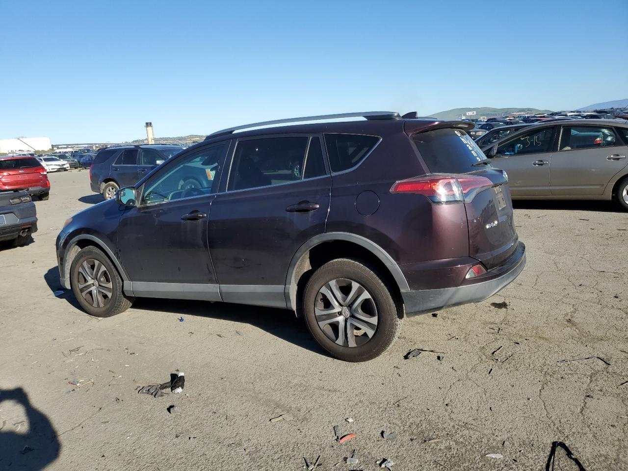 2017 TOYOTA RAV4 LE - Фото 2