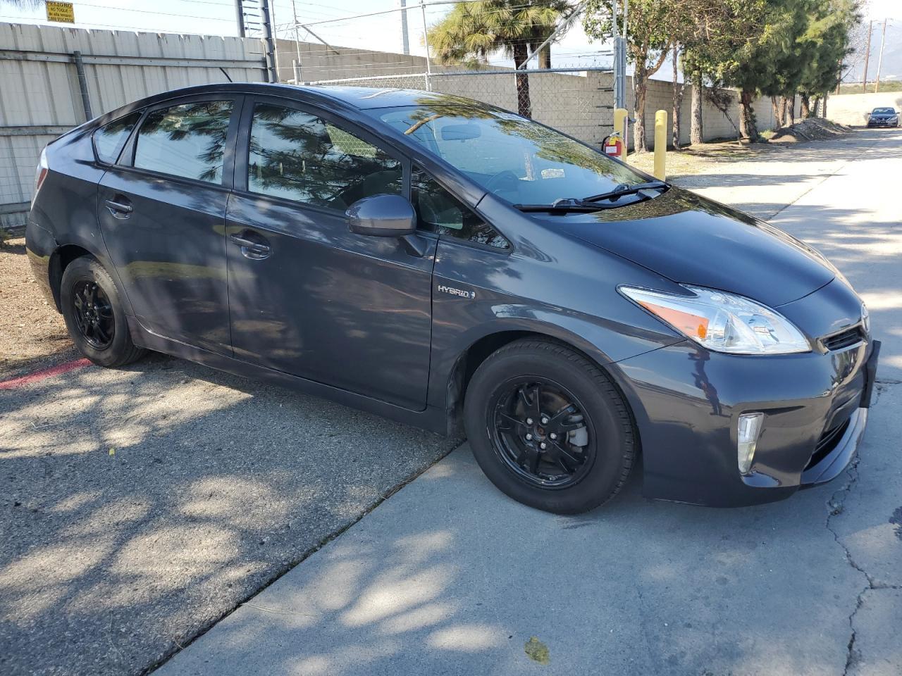 2015 TOYOTA PRIUS - Фото 4