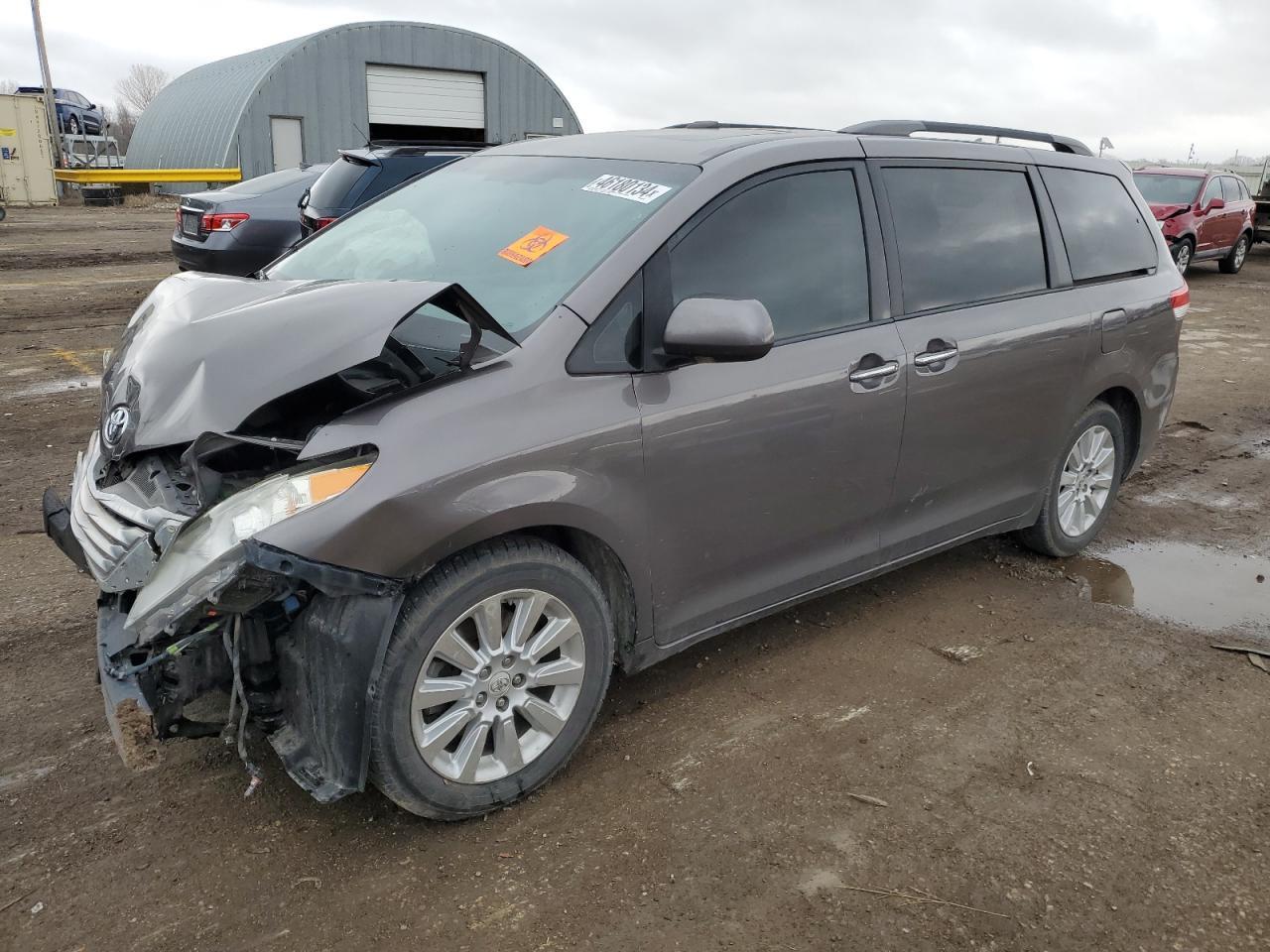 2011 TOYOTA SIENNA XLE