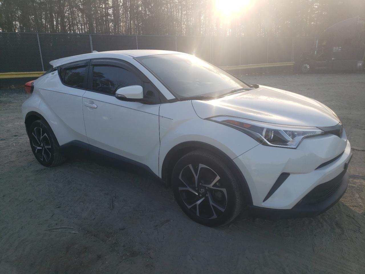 2018 TOYOTA C-HR XLE - Фото 4
