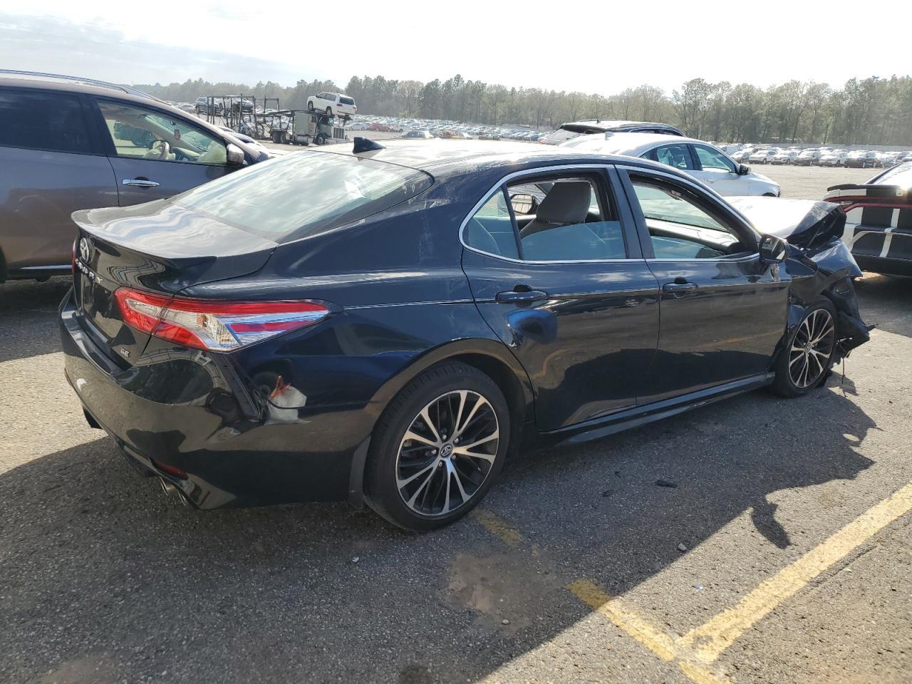 2020 TOYOTA CAMRY SE - Фото 3