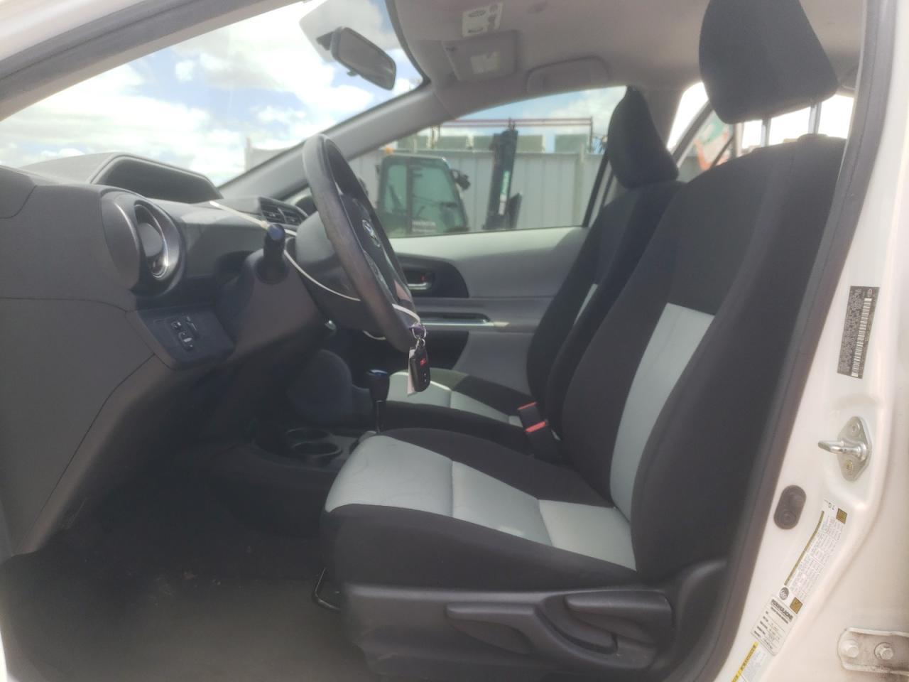 2013 TOYOTA PRIUS C - Image 7