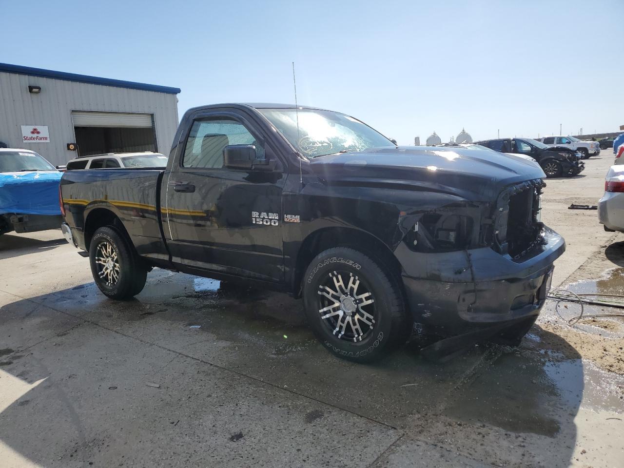 2014 RAM 1500 ST - Image 4