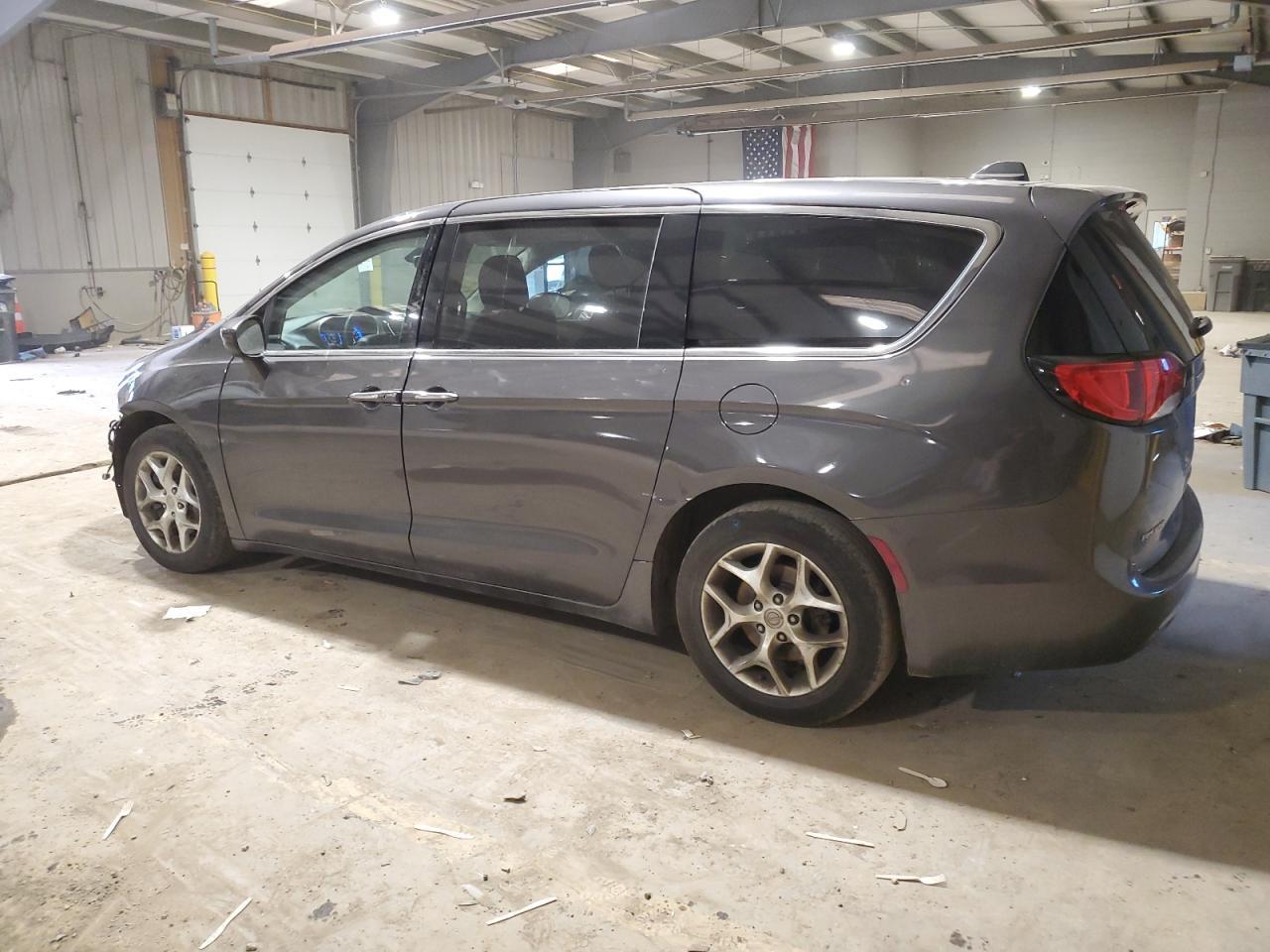 2017 CHRYSLER PACIFICA T - Image 2