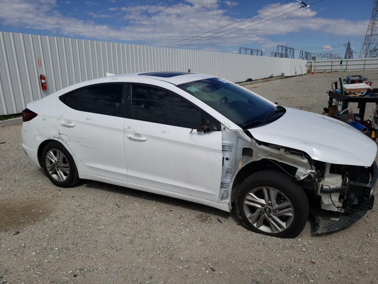 2019 HYUNDAI ELANTRA SE - Image 4